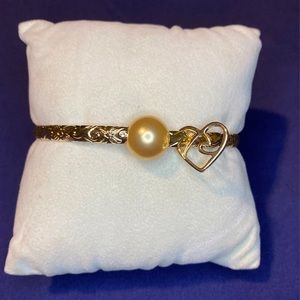 Hawaii yellow pearl charm bangle